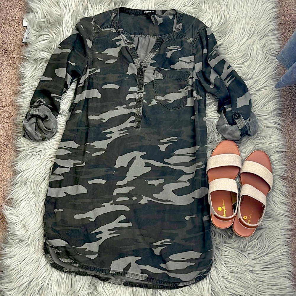 Express dress size Small. Excellent condition.